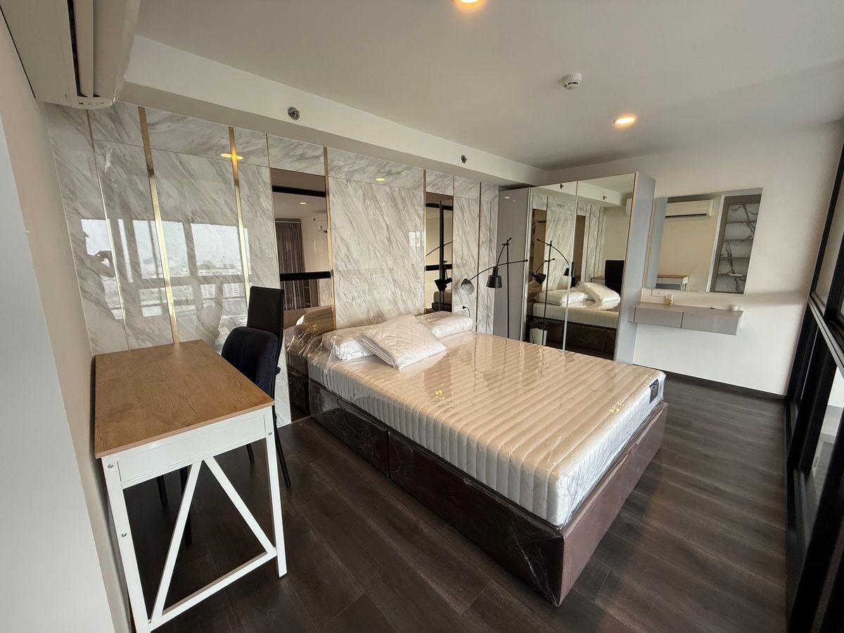 For RentCondoKasetsart, Ratchayothin : Knightsbridge Space Ratchayothin 3 Bedroom 2 Bathroom 80 SQM. The room is ready to move in. Inspect the project is completed, safe, the repair room is complete, next to BTS Phahonyothin 24