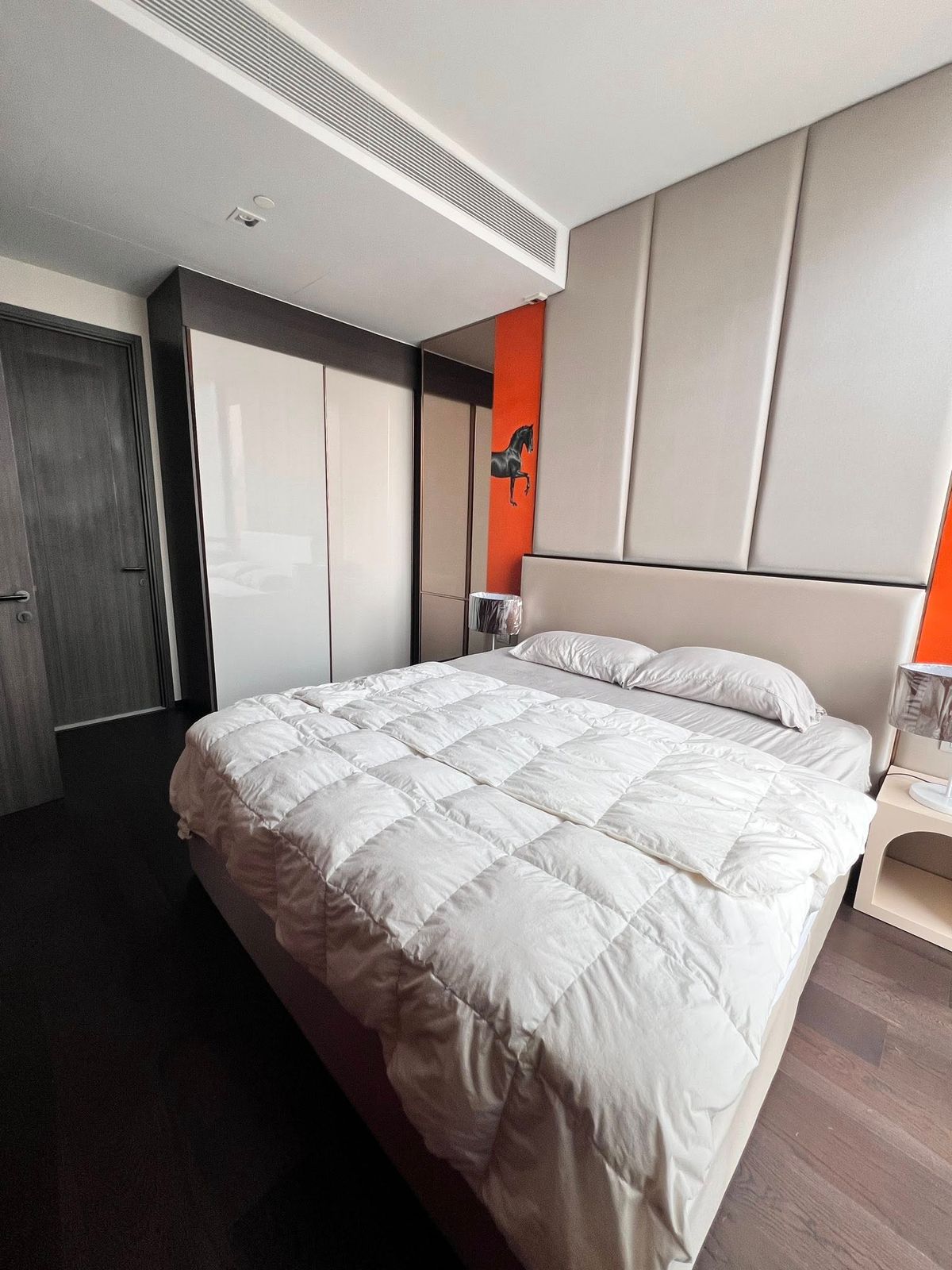 For RentCondoSukhumvit, Asoke, Thonglor : Laviq Sukhumvit 57 condo, convenient transportation, near BTS, have a beautiful room shuttle, full furniture Ready to stay immediately !!  