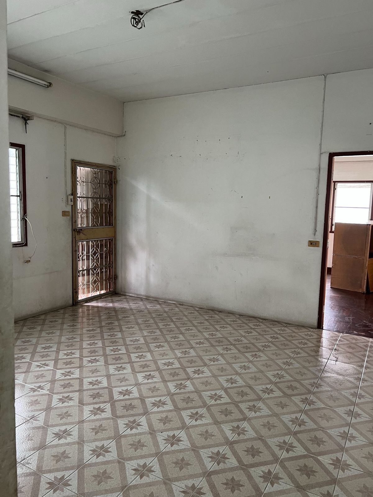 ขายโฮมออฟฟิศบางนา แบริ่ง ลาซาล : 🏬 อาคารพาณิชย์ 4 ชั้น ใจกลางบางนา พื้นที่ใช้สอยใหญ่ 1,500 ตร.ม. พร้อมดาดฟ้าและที่จอดรถส่วนตัว ทำเลทอง ใกล้ BTS และทางด่วน!