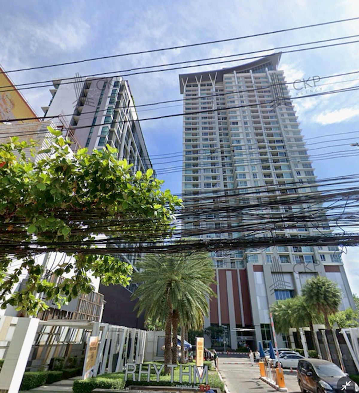 For SaleCondoRatchadapisek, Huaikwang, Suttisan : Condo Rhythm Ratchada - Huai Khwang has tenants, next to MRT Huai Khwang, convenient transportation, near food sources, supplies and amenities.