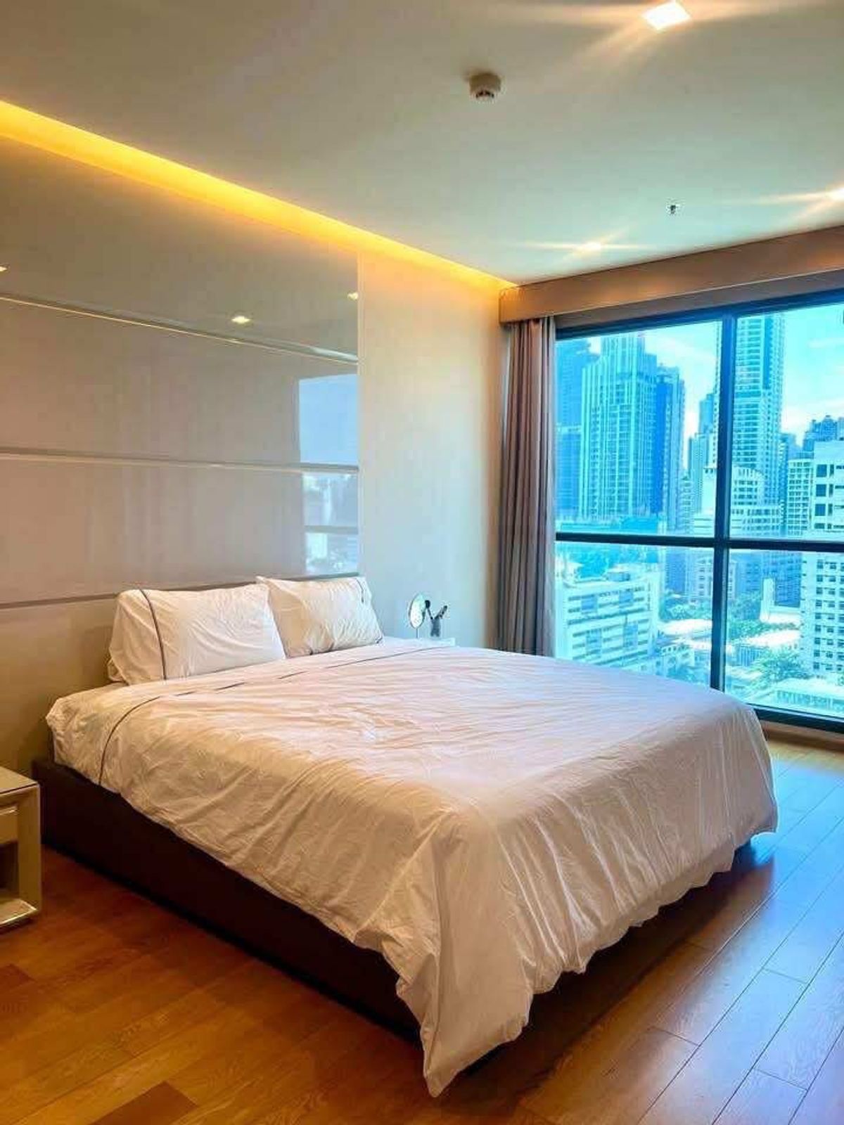 For RentCondoSathorn, Narathiwat : Condo for rent The Address Sathorn 12, very beautiful room, ready to be ready to move in. Easy to travel near BTS St. Louis Interested to say hello.