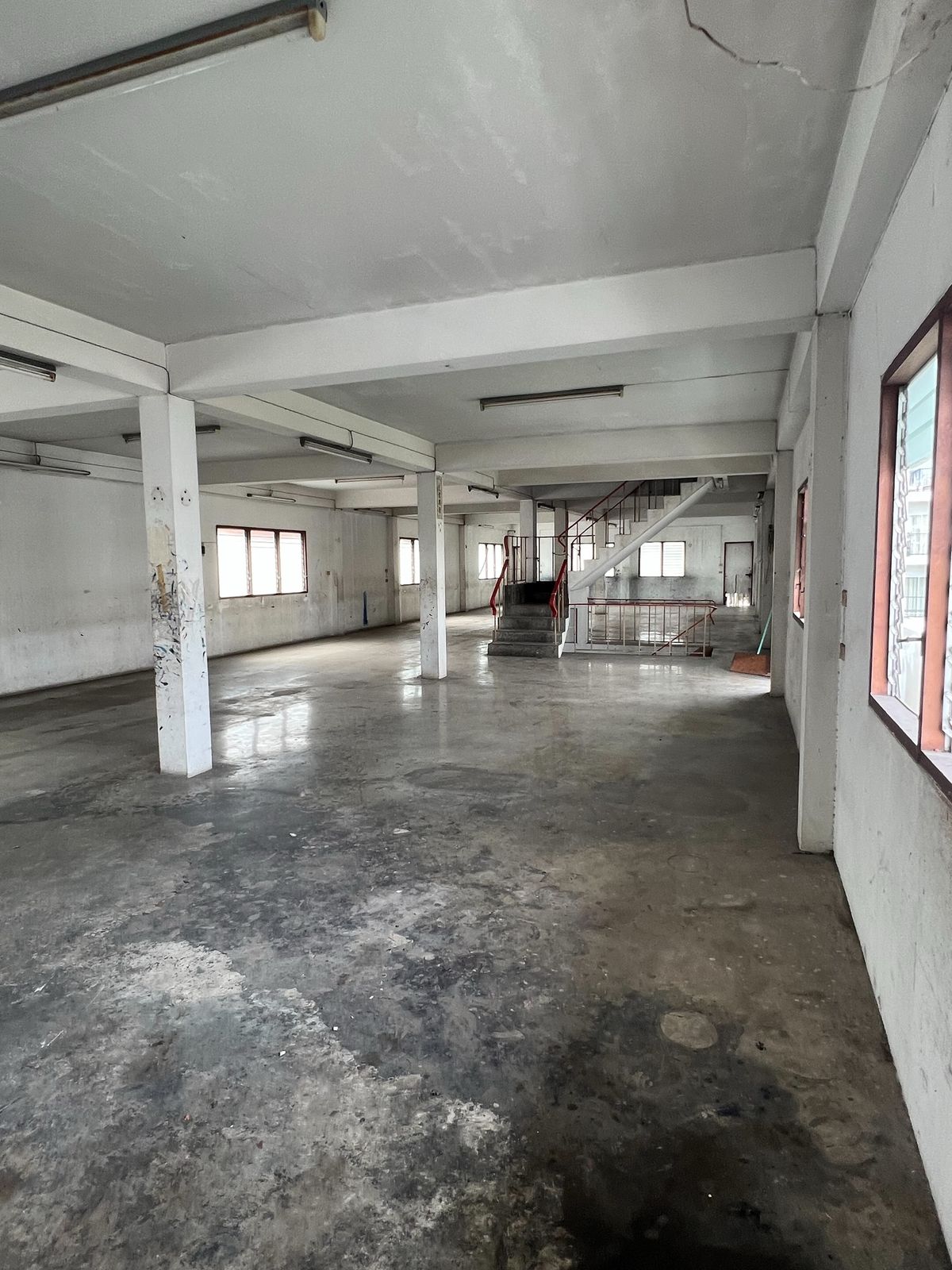 ขายโฮมออฟฟิศบางนา แบริ่ง ลาซาล : 🏬 อาคารพาณิชย์ 4 ชั้น ใจกลางบางนา พื้นที่ใช้สอยใหญ่ 1,500 ตร.ม. พร้อมดาดฟ้าและที่จอดรถส่วนตัว ทำเลทอง ใกล้ BTS และทางด่วน!