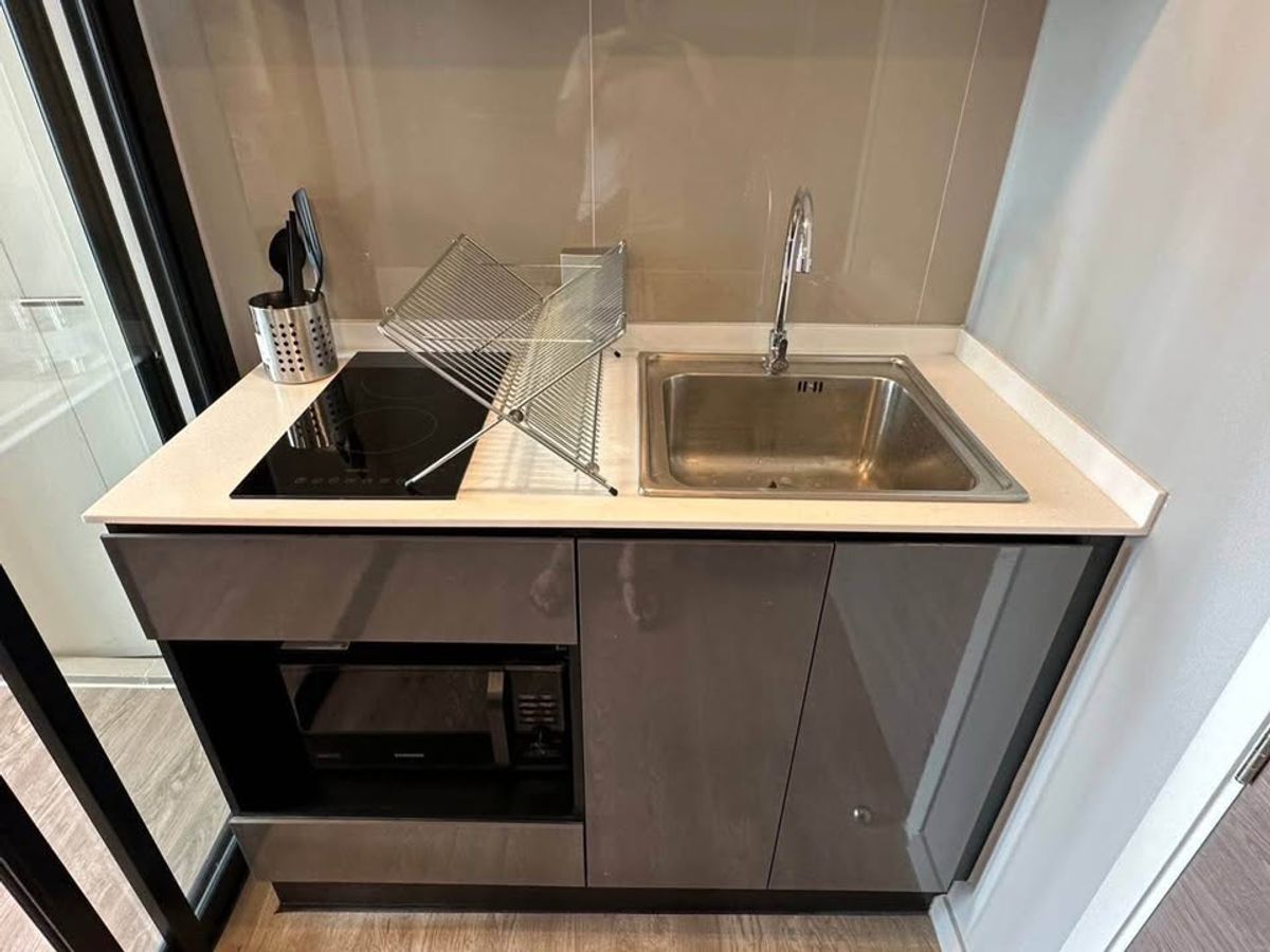 For RentCondoOnnut, Udomsuk : Modiz Sukhumvit 50 convenient transportation, near the BTS Skytrain, has a beautiful room shuttle, fully furnished. Ready to stay immediately !!  