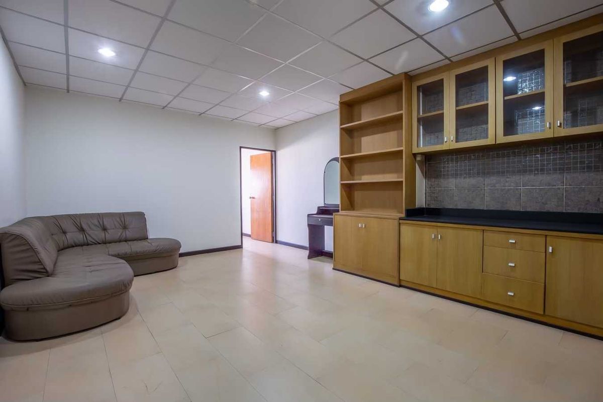For SaleCondoPattanakan, Srinakarin : Condo for Sale: The Trio Garden Pattanakarn 38 54.12 sq.m. Near BTS Srinakarin 38