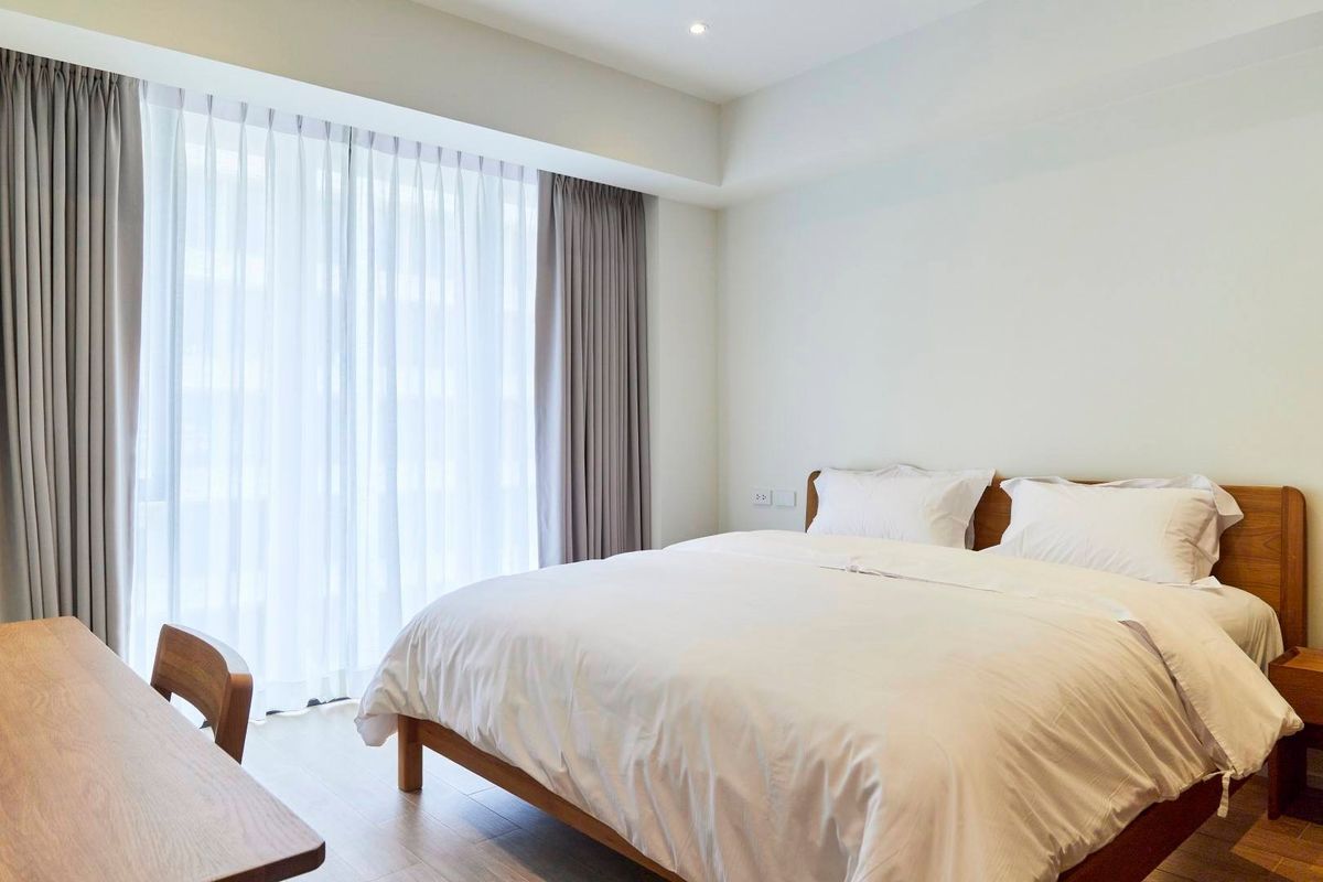 ให้เช่าคอนโดสีลม ศาลาแดง บางรัก : 🍀📢FOR RENT>> YOLK Residences ⭐Residences สร้างใหม่ 10 ชั้น 🐶🐱 Pet friendly ใกล้MRTสามย่าน เพียง 500 เมตร ชั้น 2 ห้องกว้าง 50 ตร.ม #LV-MO1962
