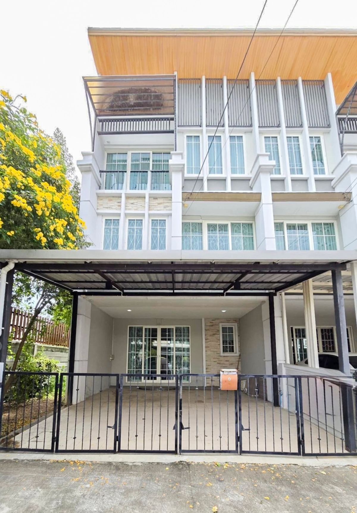 ขายทาวน์โฮมเกษตร นวมินทร์ ลาดปลาเค้า : โกลเด้น ทาวน์ ลาดพร้าว - เกษตรนวมินทร์ / 5 ห้องนอน (ขาย), Golden Town Ladprao - Kaset Nawamin / 5 Bedrooms (FOR SALE) PIK123