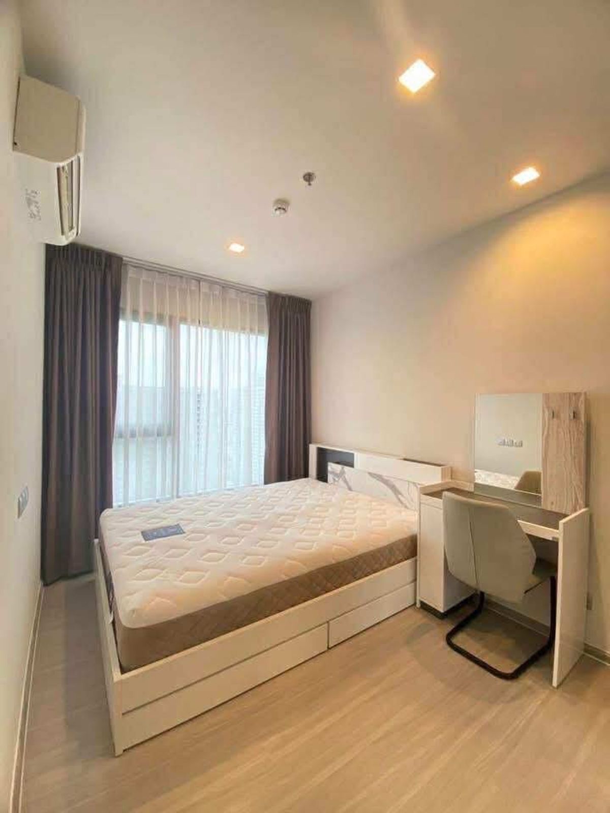 For RentCondoRama9, Petchburi, RCA : LIFE Asoke Hype Condo for Rent Condo in the City Central Business Center near MRT Rama 9