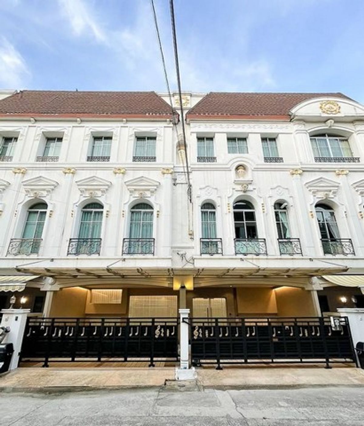 For RentTownhomeRama3 (Riverside),Satupadit : Code C6785 for rent, 3.5, 2nd floor, next to each other, in the middle of the Grand in the Grand, Rama 3, suitable for home office.