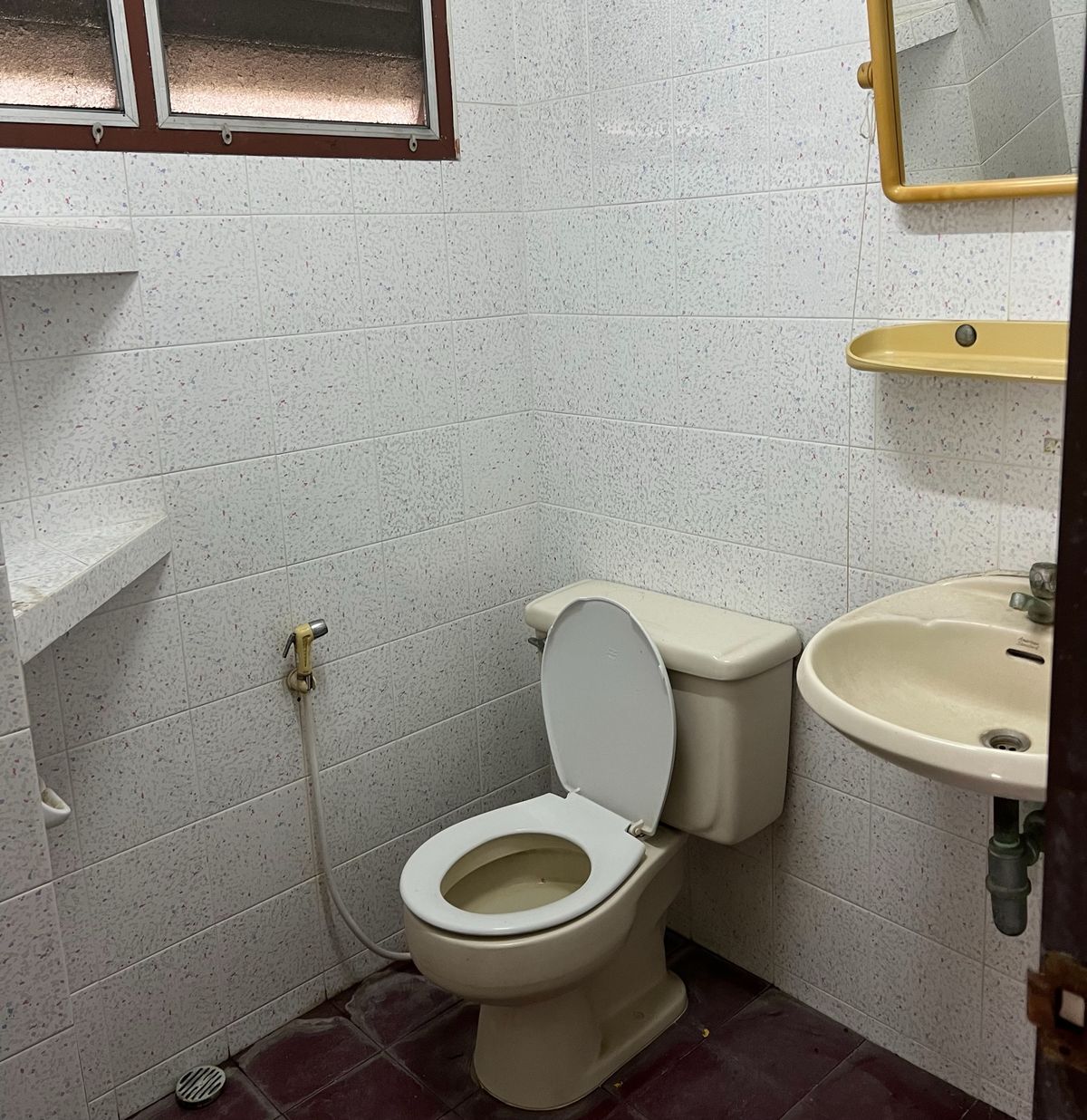 ขายโฮมออฟฟิศบางนา แบริ่ง ลาซาล : 🏬 อาคารพาณิชย์ 4 ชั้น ใจกลางบางนา พื้นที่ใช้สอยใหญ่ 1,500 ตร.ม. พร้อมดาดฟ้าและที่จอดรถส่วนตัว ทำเลทอง ใกล้ BTS และทางด่วน!