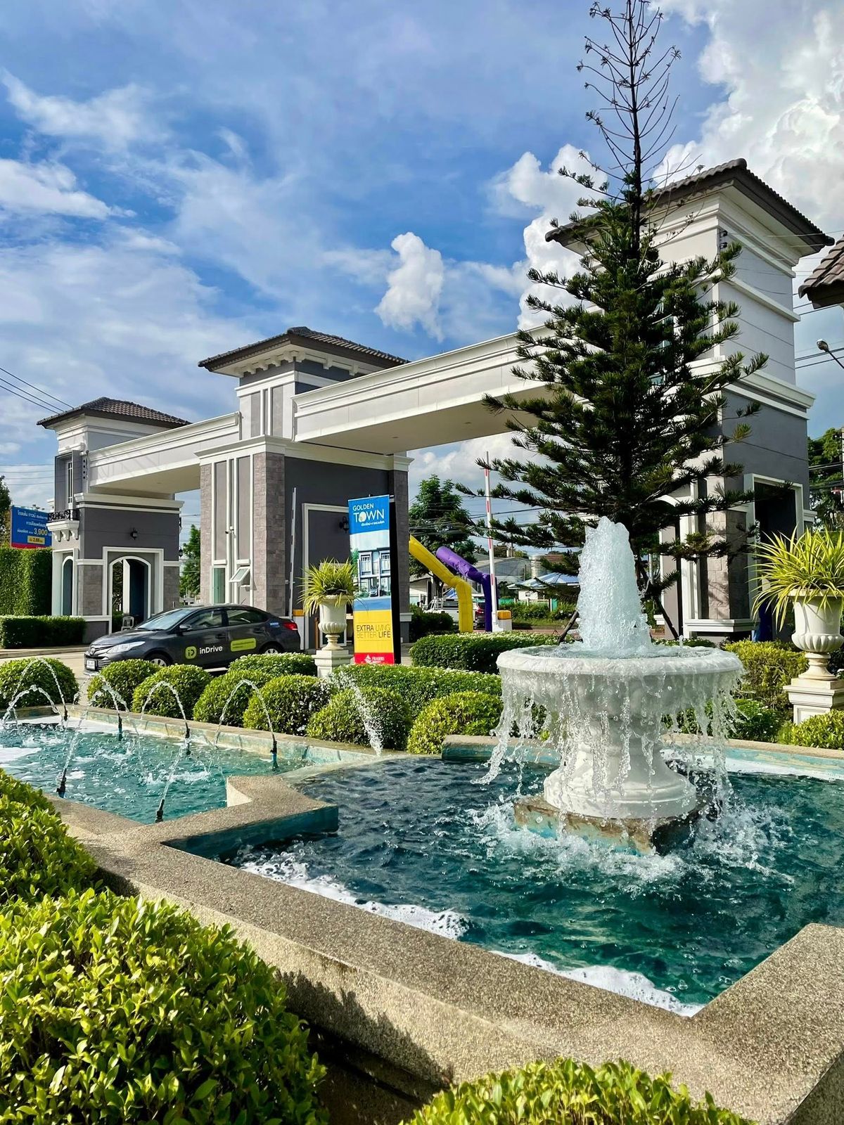 For RentTownhomeChiang Mai : Golden Town Ruamchok 联排别墅出租 Townhome For Rent in Golden Town Ruamchok Townhome in the Glaoden Town Project