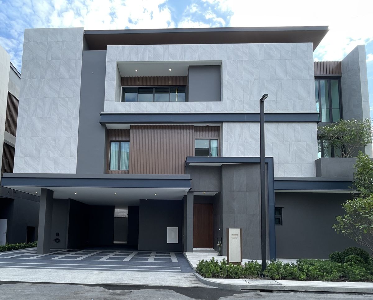 ขายบ้านเลียบทางด่วนรามอินทรา : ขายบ้านเดี่ยวสไตล์ Private Pool Villa 3 ชั้น ระดับ Super Luxury ดิ ออเนอร์ โยธินพัฒนา ฟังก์ชัน 6 ห้องนอน 8 ห้องน้ำ 5 ที่จอดรถ มาพร้อมความสะดวกมากมาย เดินทางเข้า-ออกได้สะดวกใกล้ทางด่วน และCentral Festival East Ville