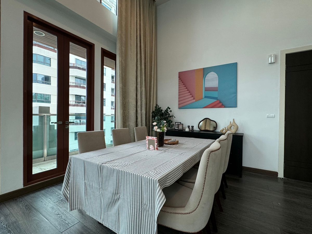 For RentCondoWitthayu, Chidlom, Langsuan, Ploenchit : The Crest Ruamrudee Condo is convenient to travel near the BTS Skytrain. Ready to stay immediately !!  