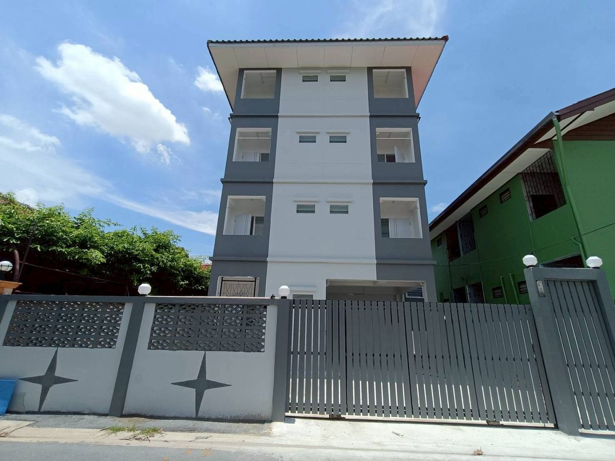 For SaleRathburana, Suksawat : 🏢 Sell new remote apartment, Pracha Uthit 90, near the market, good price, good location with opening