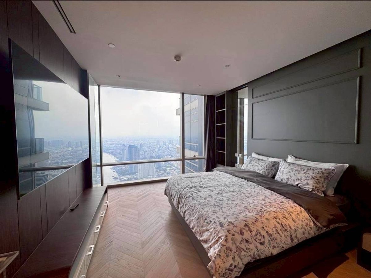 For RentCondoSathorn, Narathiwat : ❖ Nice Decorate ❖ Floor 60 ++ 120.00 sq.m. | 2 Bedrooms 3 Bathrooms | Near BTS BTS Saphan Taksin 6 minutes, Asiatique The Riverfront 5 minutes 
 

