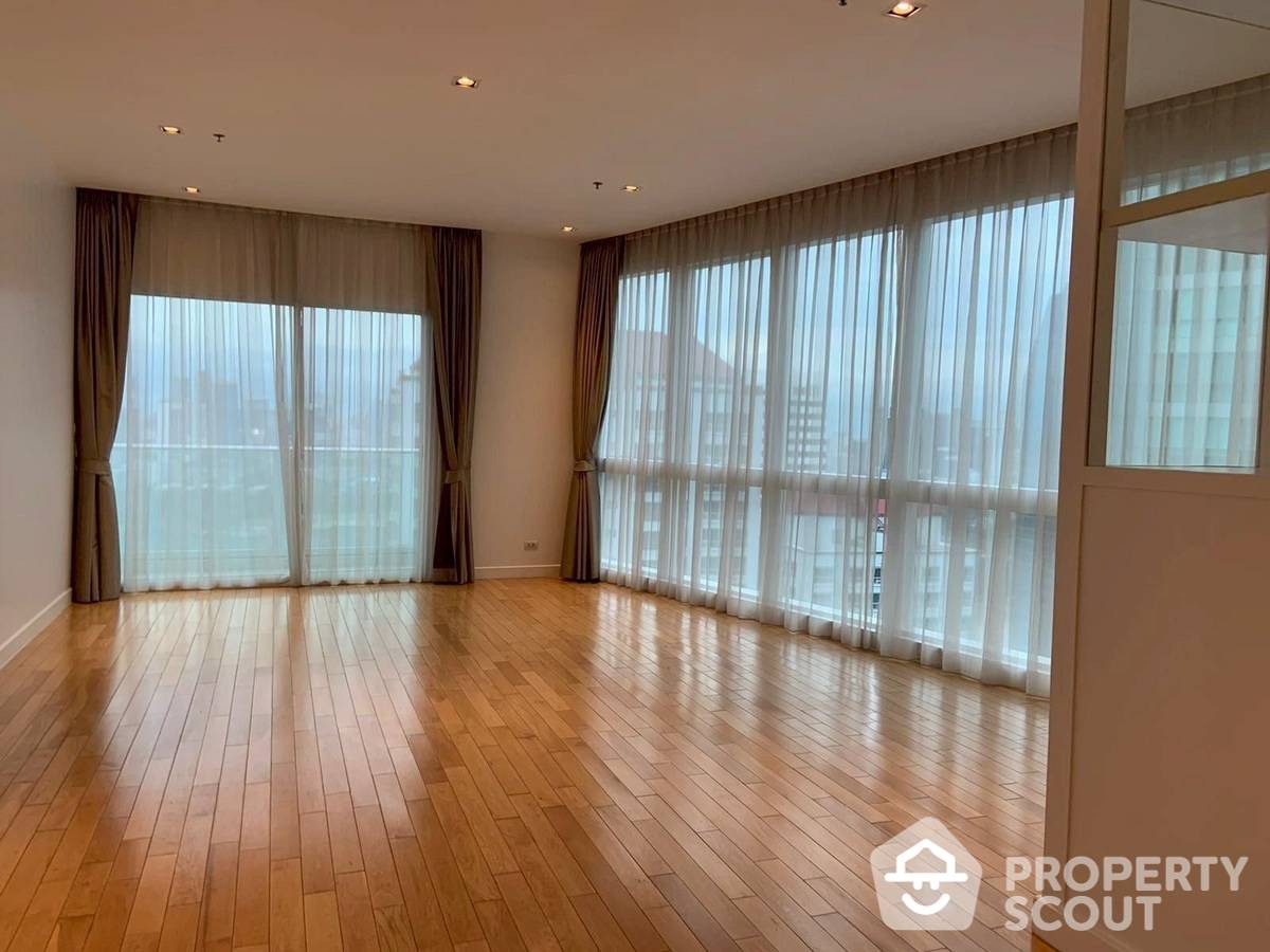 For RentCondoSukhumvit, Asoke, Thonglor : 3-BR Condo at Millennium Residence @ Sukhumvit Condominium near BTS Phrom Phong