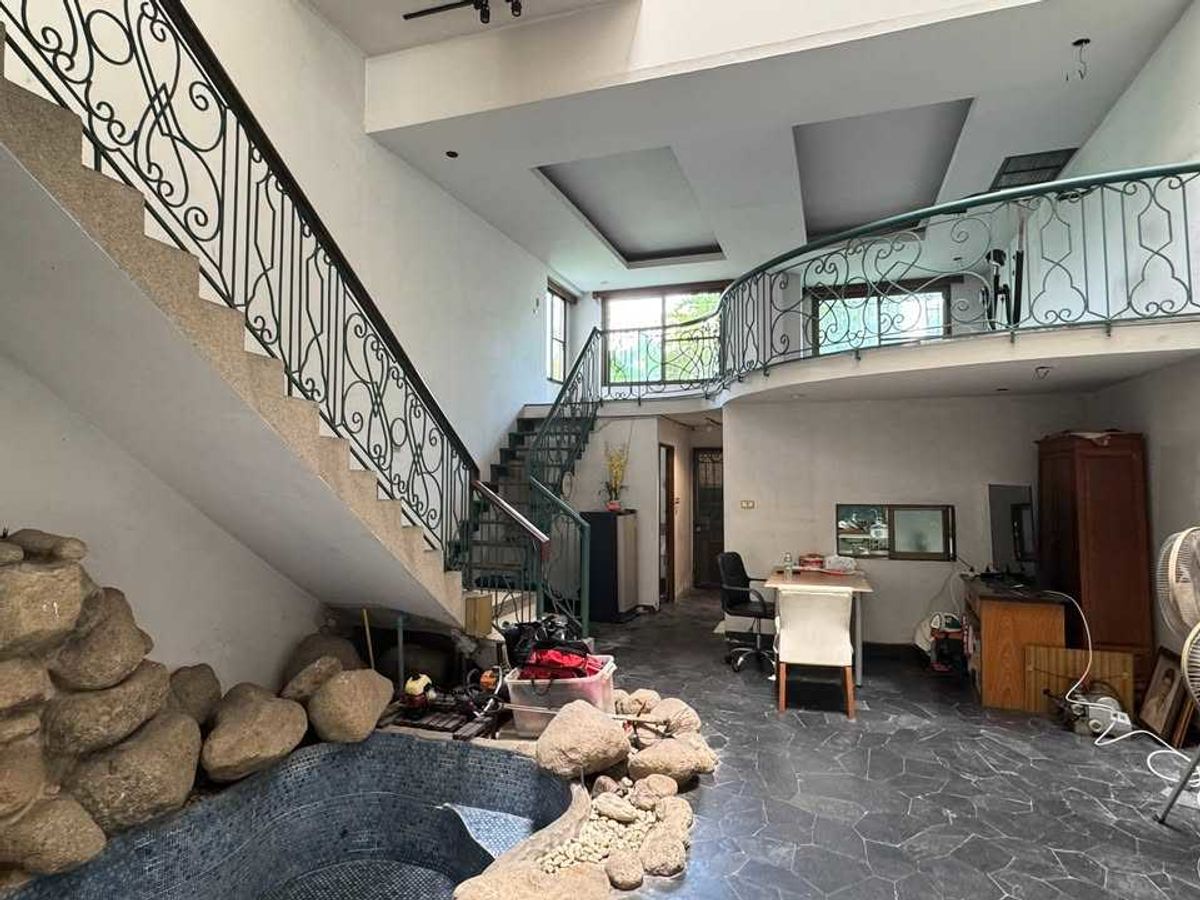 For SaleTownhomeSukhumvit, Asoke, Thonglor : LTH12434 - Townhome For Sale in Sale in Sukhumvit 71 Size 35 SQ.W 400 SQ.M 5 Beds 7 Baths Near BTS Phra Khanong Station Only 10.9 MB