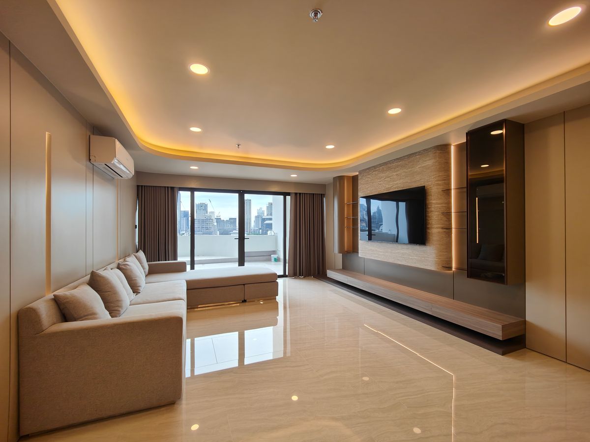 คอนโดนานา : Pet friendly duplex penthouse ห้องใหญ่ แต่งใหม่อย่างหรู พร้อมเข้าอยู่ เลี้ยงน้องหมาแมวได้