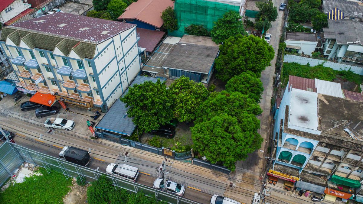 ขายที่ดินโชคชัย4 ลาดพร้าว71 : ทำเลโคตรการค้า! ตรงข้ามคอนโดใหม่ 690 ยูนิต!! เปิดร้านอะไรก็ปัง!! ขายที่ดินพร้อมสิ่งปลูกสร้าง 214 ตร.วา ลาดพร้าว 64 แยก 3 เชื่อมรัชดาฯ-สุทธิสาร ใกล้ MRT โชคชัย 4