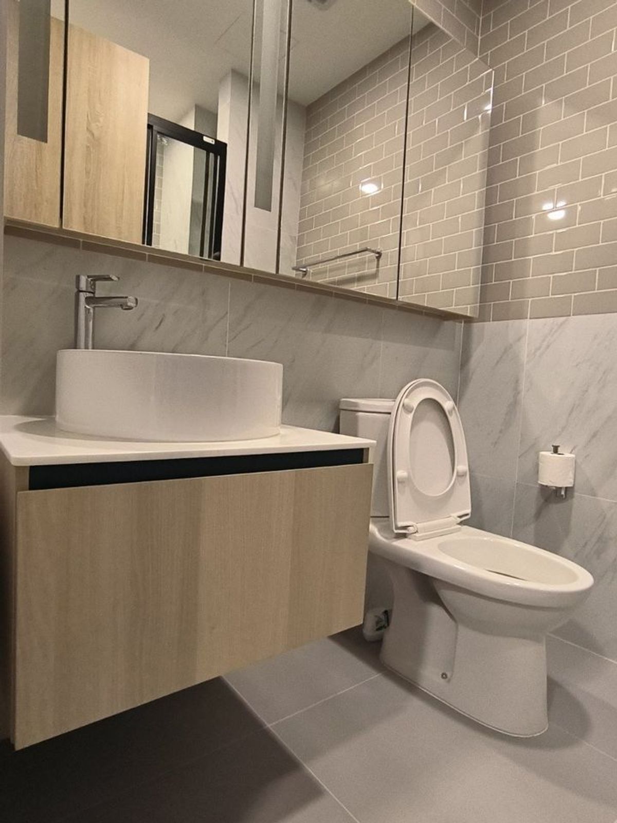 ให้เช่าคอนโดราชเทวี พญาไท : XT Phayathai【𝐑𝐄𝐍𝐓】🔥ดีไซน์เรียบหรูด้วยโทนสีอบอุ่น เฟอร์นิเจอร์บิ้วอินคุณภาพ และสิ่งอำนวยความสะดวกระดับโรงแรม🔥 ติดต่อไลน์ไอดี: @hacondo