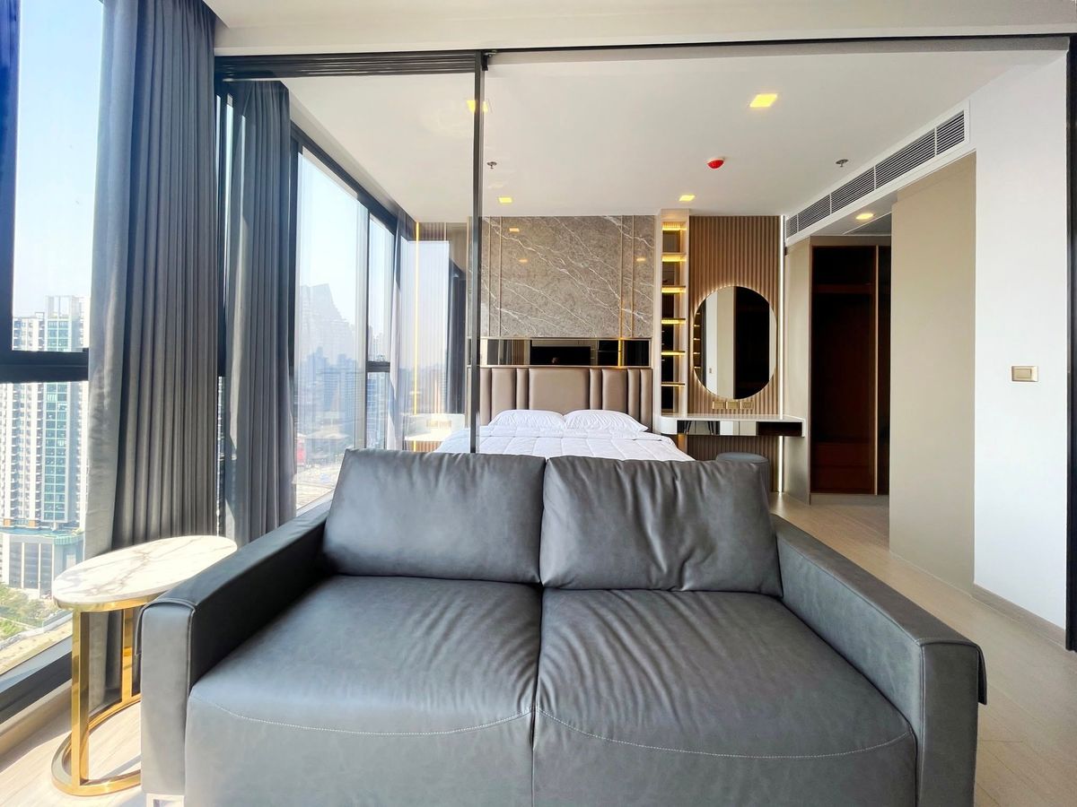 For RentCondoRama9, Petchburi, RCA : One9five Asoke - Rama 9 Condo, convenient to travel near MAT BTS, have a full furniture shuttle. Ready to stay immediately  