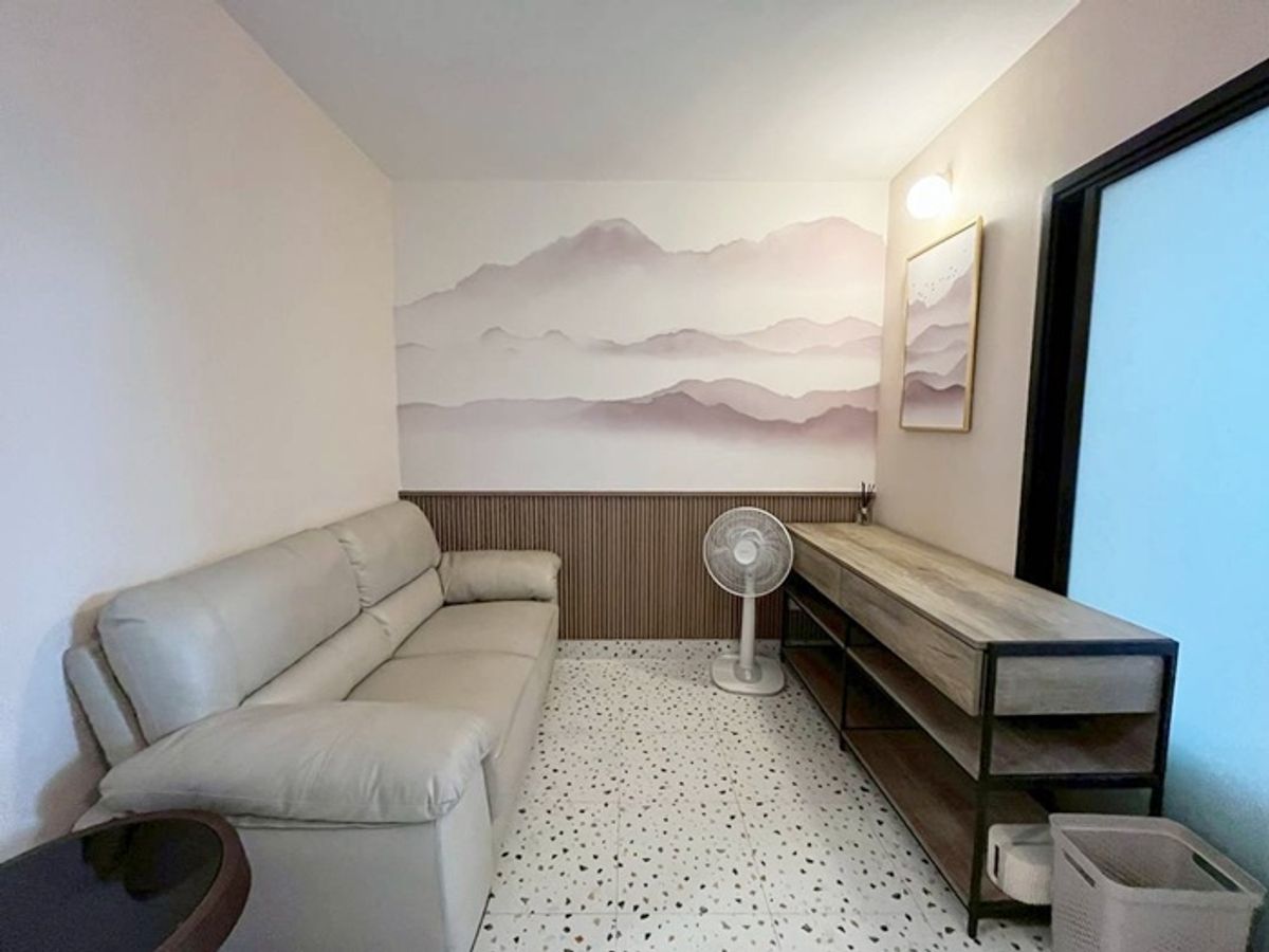 ให้เช่าคอนโดสีลม ศาลาแดง บางรัก : Newly renovated 1-bedroom unit for rent at Pipat Place (Low rise condominium)
