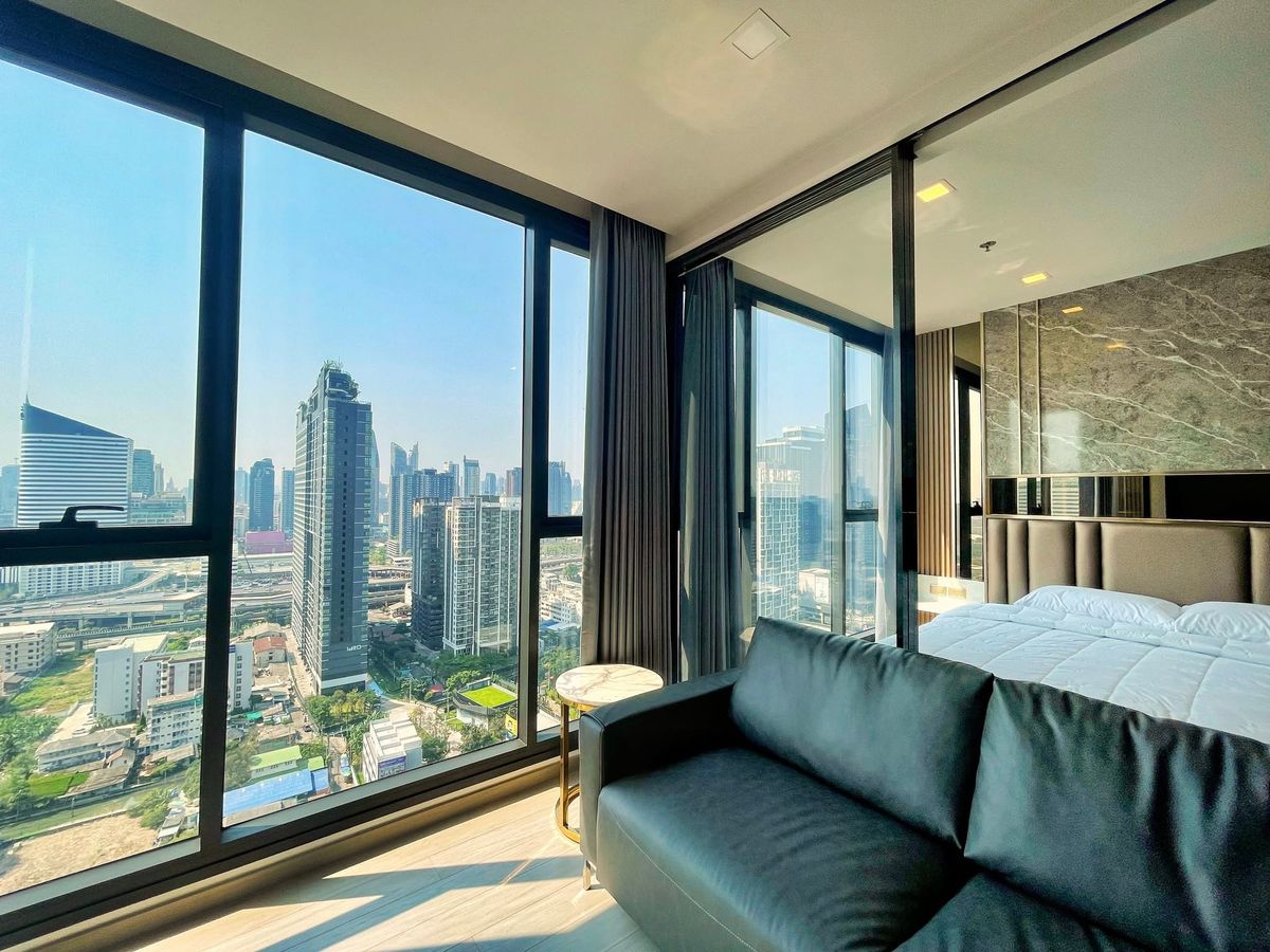For RentCondoRama9, Petchburi, RCA : One9five Asoke - Rama 9 Condo, convenient to travel near MAT BTS, have a full furniture shuttle. Ready to stay immediately  