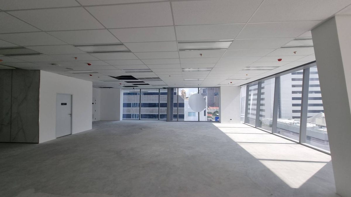 For RentOfficeWitthayu, Chidlom, Langsuan, Ploenchit : Ploenchit Chidlom, 1,362 sq.m. of office rental, beautiful building, luxurious building, good rent 
 
