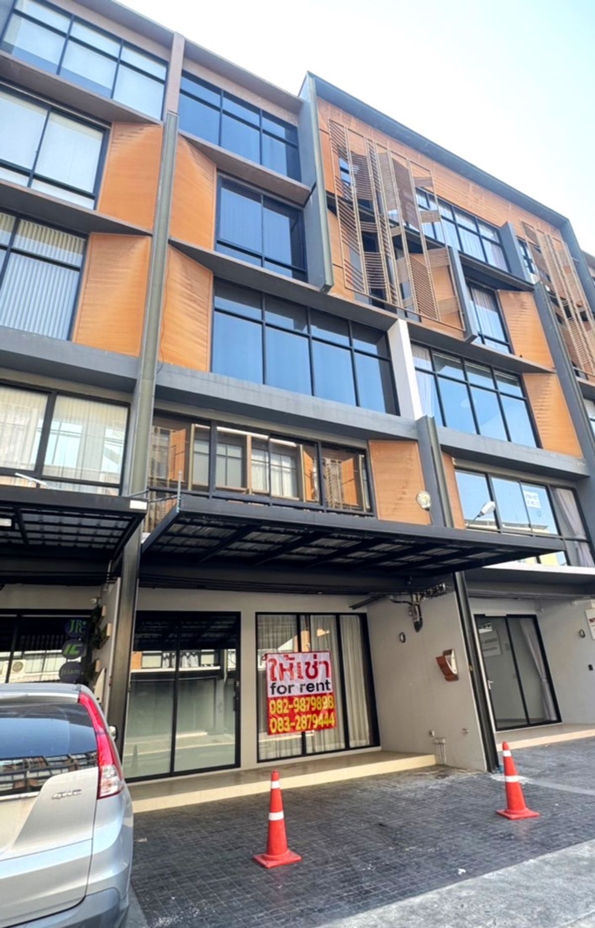 ให้เช่าสำนักงานอ่อนนุช อุดมสุข : 🔥LineID: @RizzEstate🔥(Home Office 5 ชั้น พร้อมลิฟท์)🏢The Pride Sukhumvit 77 (Built-in ทั้งหลัง)