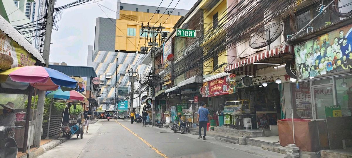 ขายทาวน์โฮมลาดพร้าว เซ็นทรัลลาดพร้าว : ขายทาวน์เฮ้าส์ 3ชั้น ซอยลาดพร้าว 1 แยก 3 ใกล้ห้างยูเนี่ยนมอลล์,MRT พหลโยธิน และBTS เซ็นทรัลลาดพร้าว พื้นที่ 19 ตรว. แปลงริม