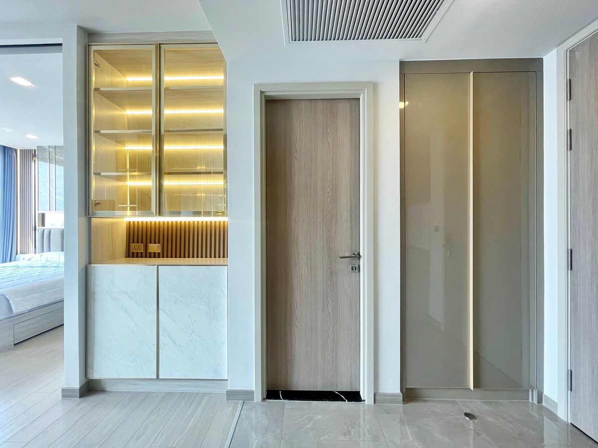For RentCondoRama9, Petchburi, RCA : One9five Asoke - Rama 9 Condo, convenient to travel near MAT BTS, have a full furniture shuttle. Ready to stay immediately  