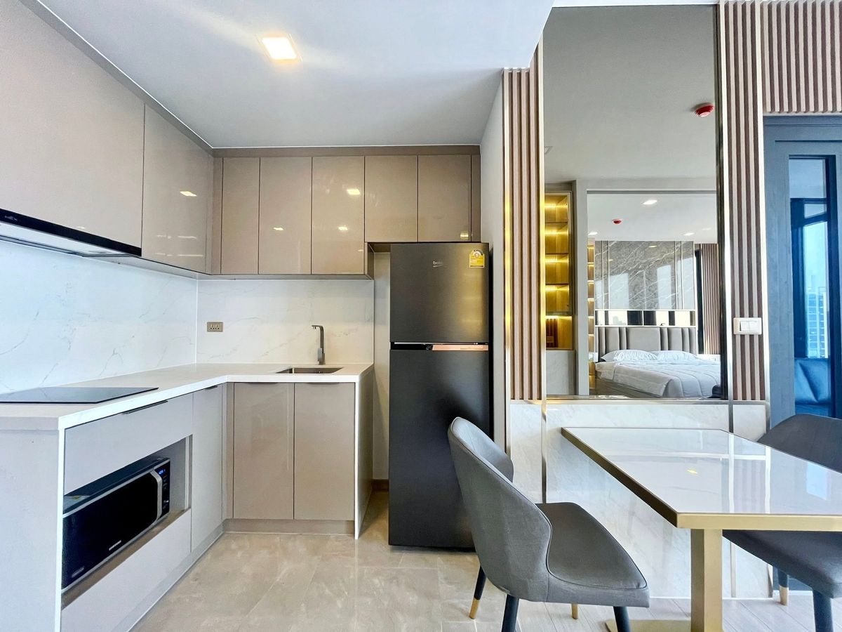 For RentCondoRama9, Petchburi, RCA : One9five Asoke - Rama 9 Condo, convenient to travel near MAT BTS, have a full furniture shuttle. Ready to stay immediately  