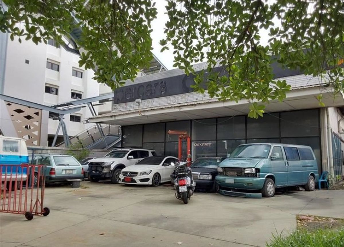 For SaleShowroomPattanakan, Srinakarin : Land for sale 286 sq.w. Special price 72 delete. On Srinakarin Road Next to the Yellow Line BTS station Sri Sports Station
