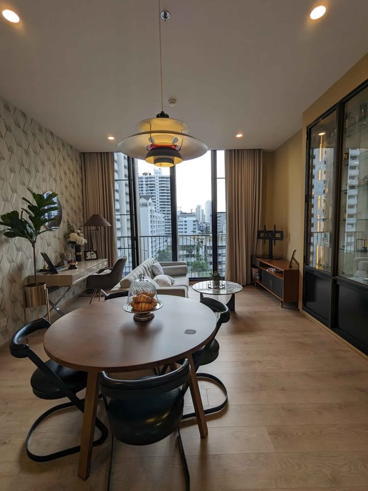 ขายคอนโดพระราม 9 เพชรบุรีตัดใหม่ RCA : Noble BE19 Sukhumvit / 1 Bedroom (FOR SALE), โนเบิล บีไนน์ทีน สุขุมวิท / 1 ห้องนอน (ขาย) F323