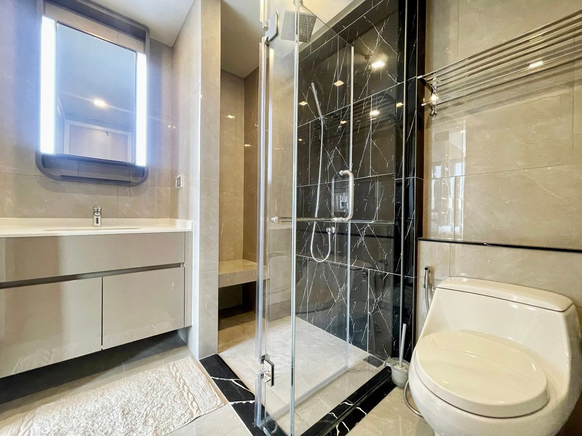 For RentCondoRama9, Petchburi, RCA : One9five Asoke - Rama 9 Condo, convenient to travel near MAT BTS, have a full furniture shuttle. Ready to stay immediately  