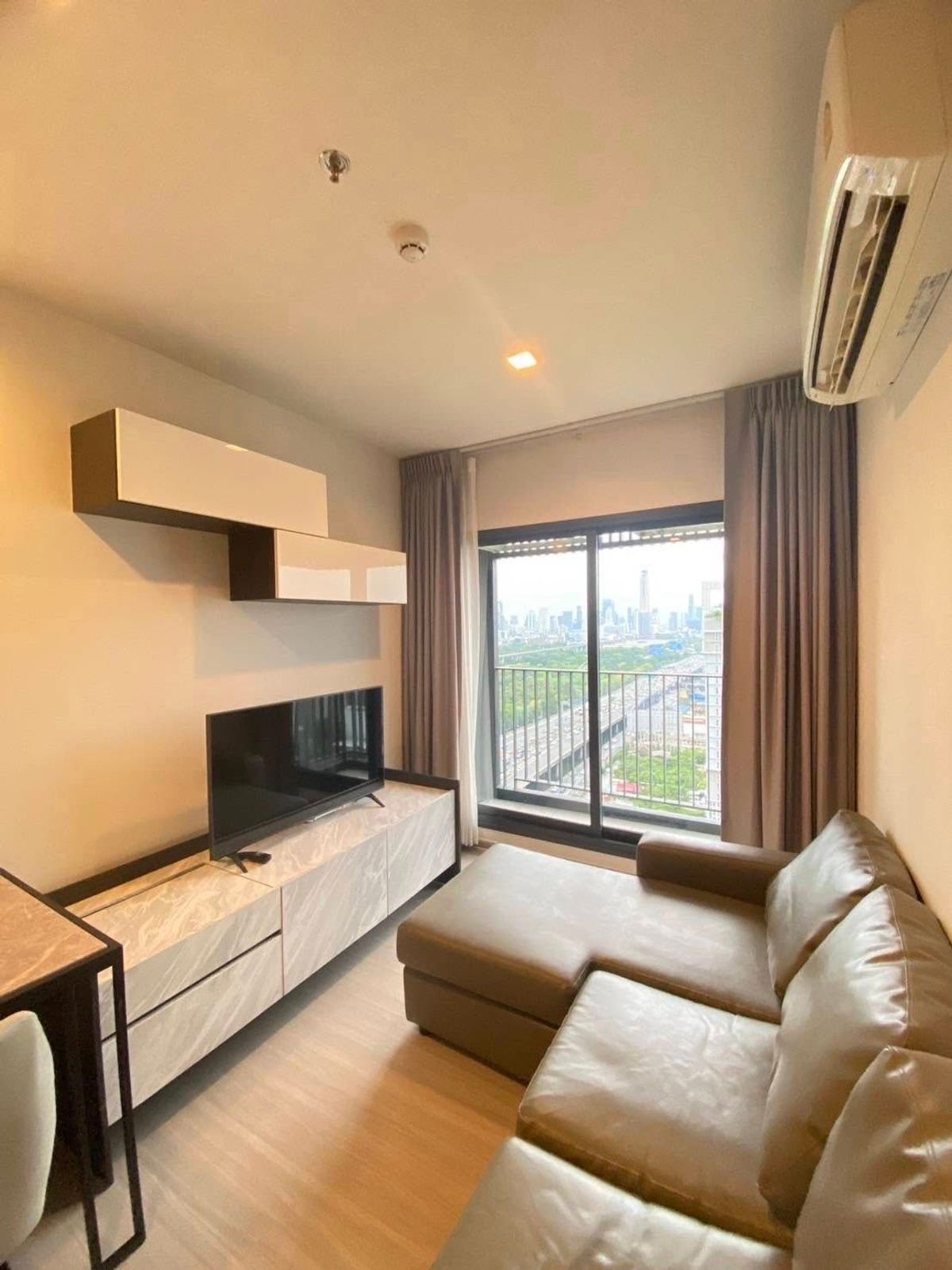For RentCondoRama9, Petchburi, RCA : Life Asoke Hype