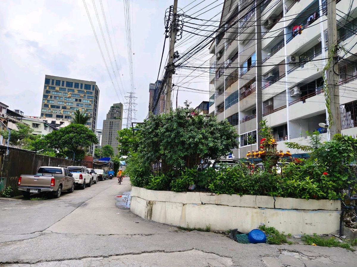 ขายทาวน์โฮมลาดพร้าว เซ็นทรัลลาดพร้าว : ขายทาวน์เฮ้าส์ 3ชั้น ซอยลาดพร้าว 1 แยก 3 ใกล้ห้างยูเนี่ยนมอลล์,MRT พหลโยธิน และBTS เซ็นทรัลลาดพร้าว พื้นที่ 19 ตรว. แปลงริม