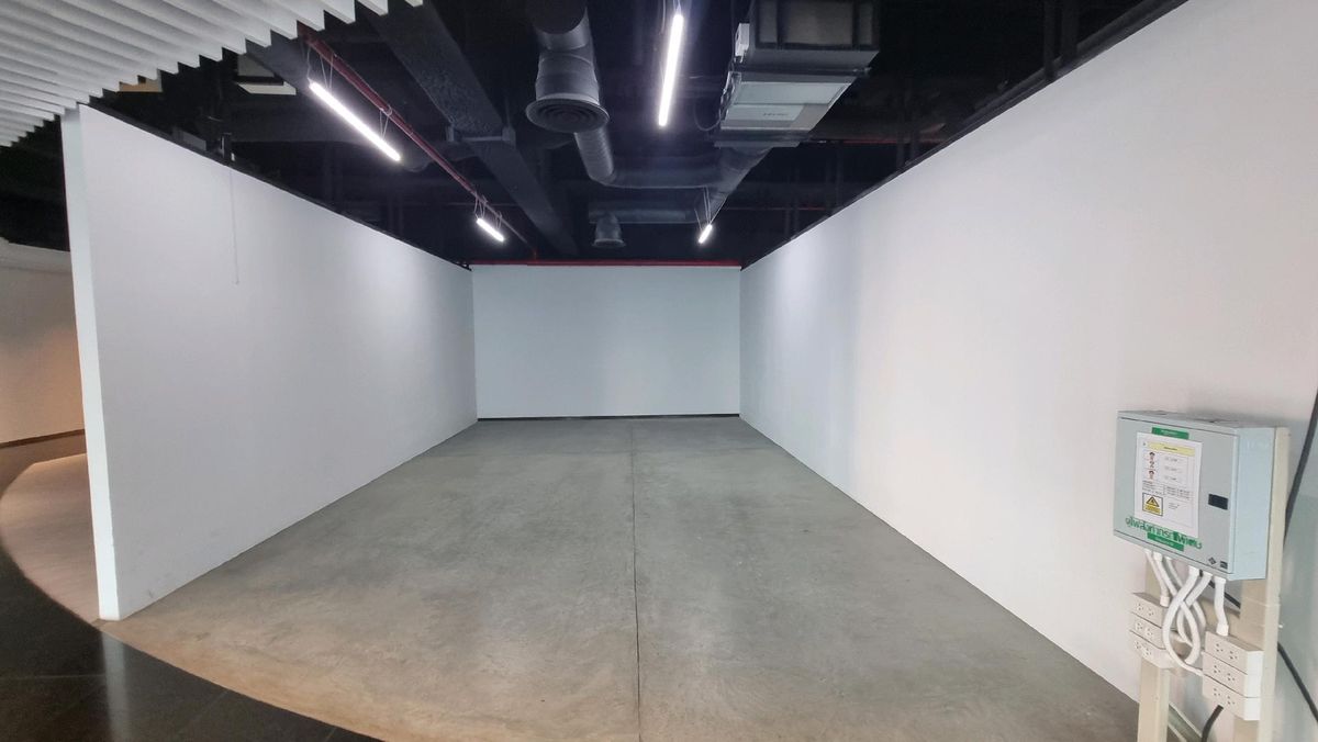 ให้เช่าร้านค้า/ตลาดนัดนานา : ให้เช่าพื้นที่ สำหรับขายของครับทุกธุรกิจที่ถูกกฎหมายเช่น สปา ทำเล็บ เสริมสวย ขายอาหาร 54 sqm