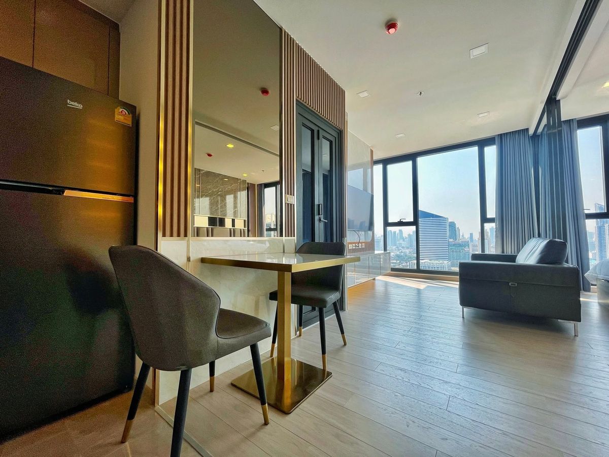 For RentCondoRama9, Petchburi, RCA : One9five Asoke - Rama 9 Condo, convenient to travel near MAT BTS, have a full furniture shuttle. Ready to stay immediately  