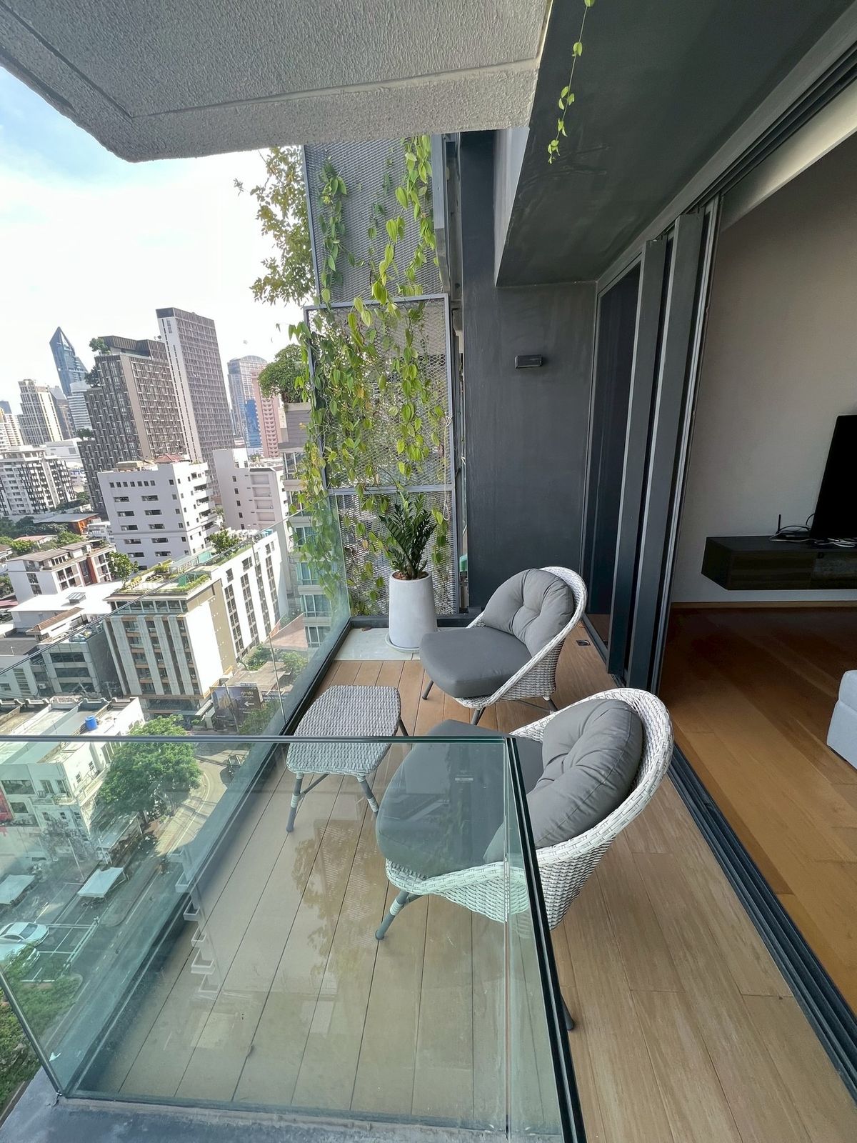 ให้เช่าคอนโดสุขุมวิท อโศก ทองหล่อ : 2+1 beds 2 bath for rent