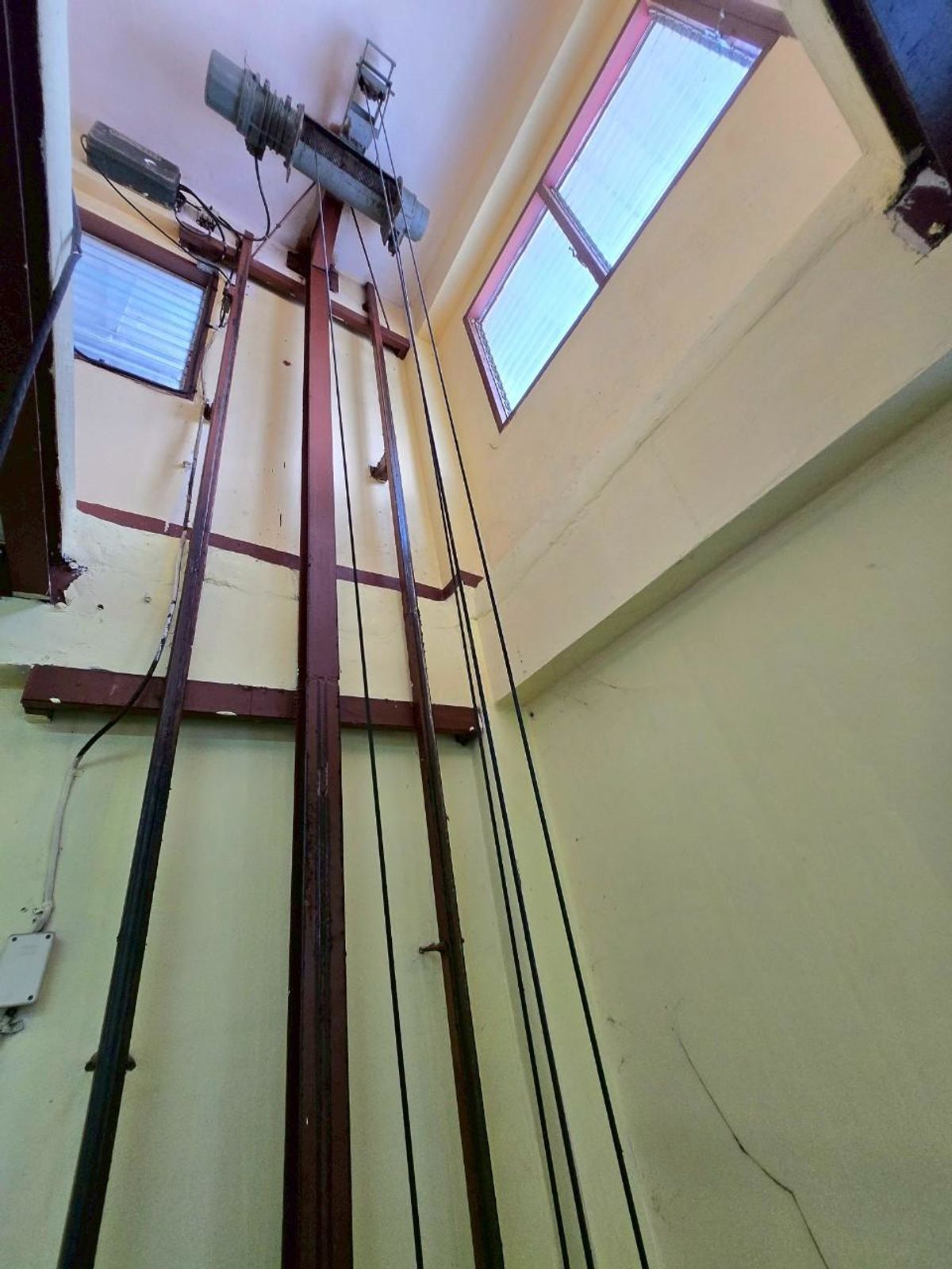 For SaleShop HouseMin Buri, Romklao : ✨ Cheap selling !!! Commercial building, 2 -layer renovation, 4 layers with 52 sq.m. lift elevators 600 sqm. Soi Romklao 21