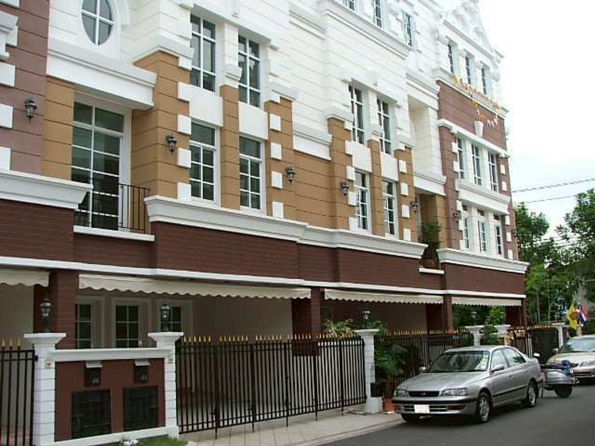 For SaleTownhomeOnnut, Udomsuk : LTH12433 - Townhome For Sale at Plus City Park Sukhumvit 101/1 Size 23 SQ.W 238 SQ.M 3 Beds 4 Baths Near BTS PUNNAWITHI Station Only 8.2 MB