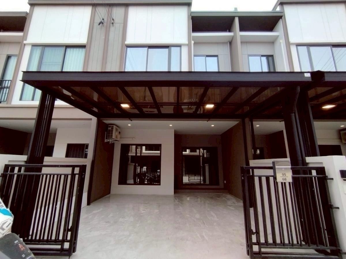 For RentTownhomeBangna, Bearing, Lasalle : Townhome for rent V Compound Bangna-Srinakarin ✈️🎊💸