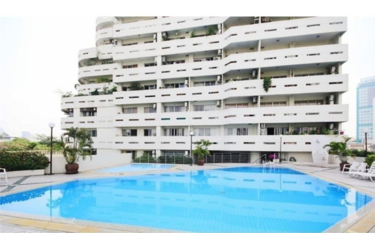 คอนโดนานา : Pet friendly duplex penthouse ห้องใหญ่ แต่งใหม่อย่างหรู พร้อมเข้าอยู่ เลี้ยงน้องหมาแมวได้