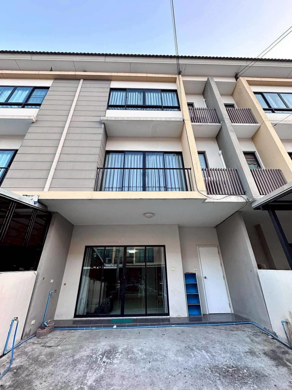 ให้เช่าทาวน์โฮมลาดกระบัง สุวรรณภูมิ : ให้เช่า ทาวน์โฮม 3 ชั้น ทำเลดีมากในโครงการ The Connect Up 3 เฉลิมพระเกียรติ ร.๙ ซอย 67 บ้านสวย ฟังก์ชันครบ เหมาะสำหรับครอบครัว👨‍👩‍👧‍👦  ✨ ราคาเช่าเพียง 20,000 บาท/เดือน