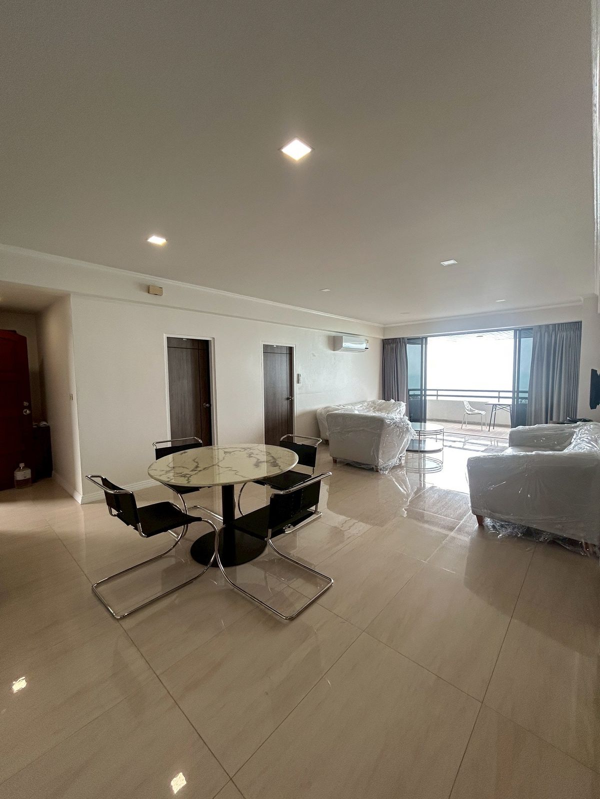 For SaleCondoPattaya, Bangsaen, Chonburi : Luxurious condo for sale, structure and very good location, Sunset Heights Condo 118 sqm. 2 bedrooms, Pattaya, Sattahip, Chon Buri  