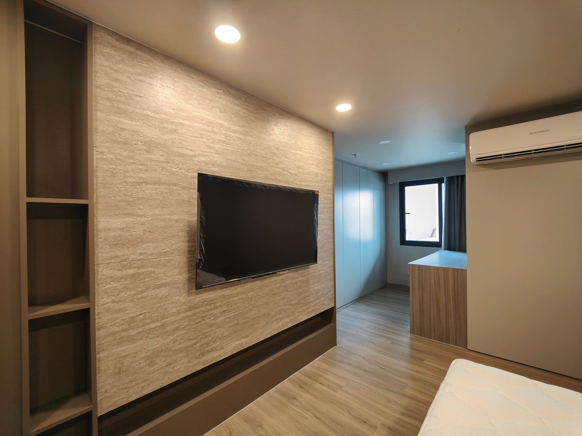 คอนโดนานา : Pet friendly duplex penthouse ห้องใหญ่ แต่งใหม่อย่างหรู พร้อมเข้าอยู่ เลี้ยงน้องหมาแมวได้