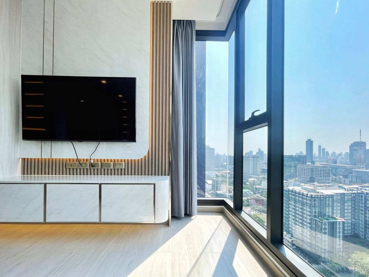 For RentCondoRama9, Petchburi, RCA : One9five Asoke - Rama 9 Condo, convenient to travel near MAT BTS, have a full furniture shuttle. Ready to stay immediately  