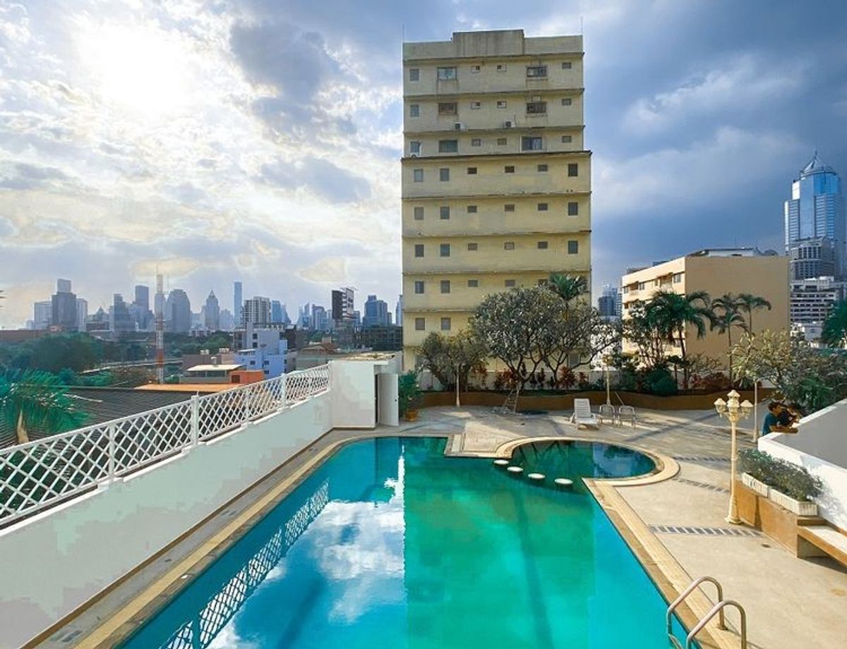 คอนโดนานา : Pet friendly duplex penthouse ห้องใหญ่ แต่งใหม่อย่างหรู พร้อมเข้าอยู่ เลี้ยงน้องหมาแมวได้