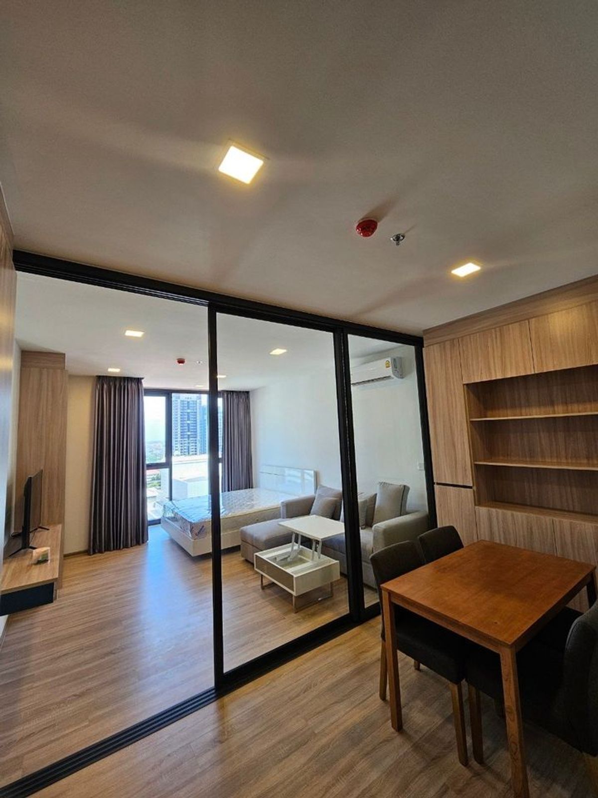 ให้เช่าคอนโดราชเทวี พญาไท : XT Phayathai【𝐑𝐄𝐍𝐓】🔥ดีไซน์เรียบหรูด้วยโทนสีอบอุ่น เฟอร์นิเจอร์บิ้วอินคุณภาพ และสิ่งอำนวยความสะดวกระดับโรงแรม🔥 ติดต่อไลน์ไอดี: @hacondo