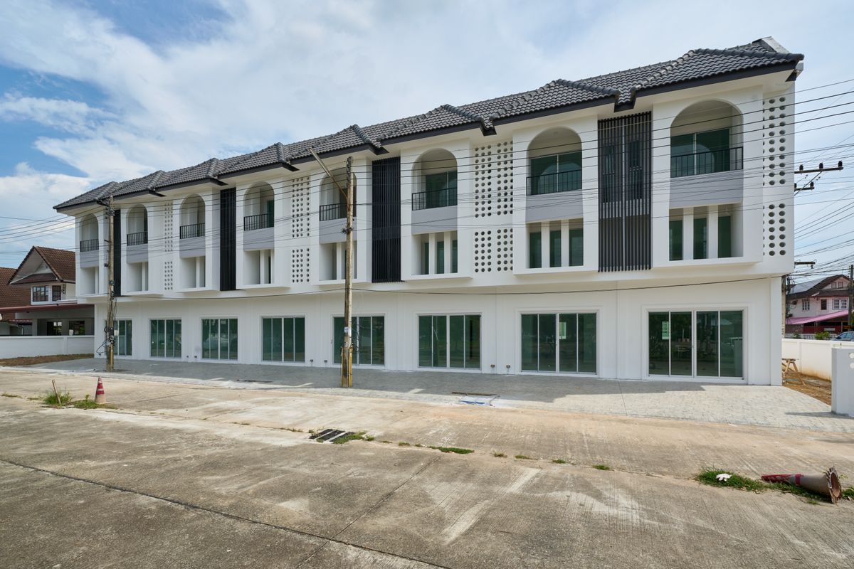 For RentTownhomeChiang Mai : Rent a new townhome near Ruamchok, Central Phase 2, 3 water, 15,000 water per month.
